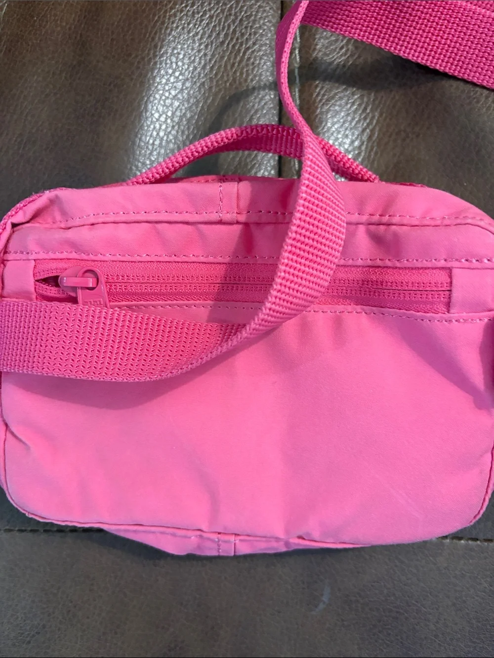 Fjallraven Kånken Mini Sling Bag in Bright Pink - Picture 4 of 5
